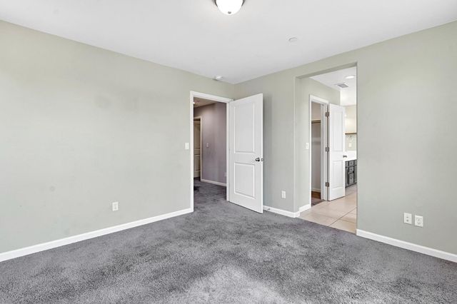 5394 W Santa Cruz Way, Fresno, CA 93722