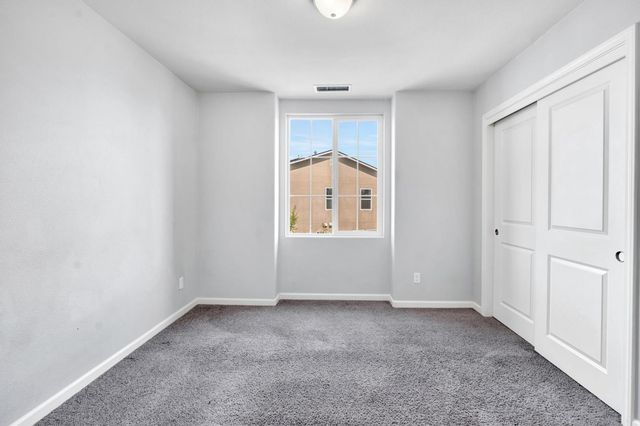 5394 W Santa Cruz Way, Fresno, CA 93722
