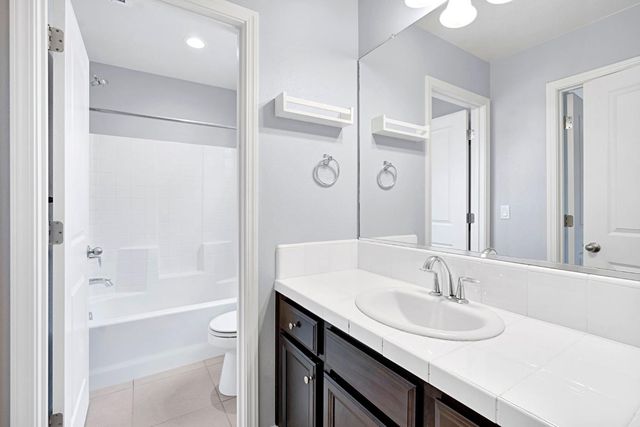 5394 W Santa Cruz Way, Fresno, CA 93722