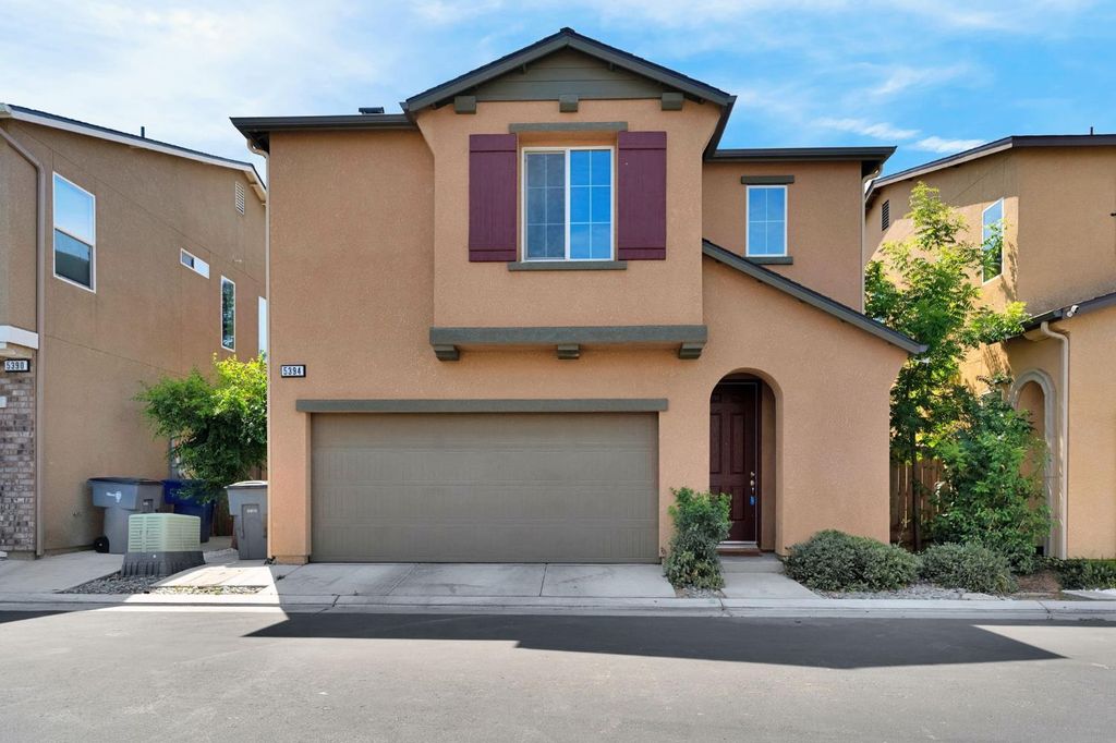 5394 W Santa Cruz Way, Fresno, CA 93722
