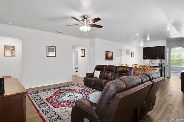 6429 Hoffman Pln, San Antonio, TX 78252