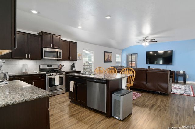 6429 Hoffman Pln, San Antonio, TX 78252