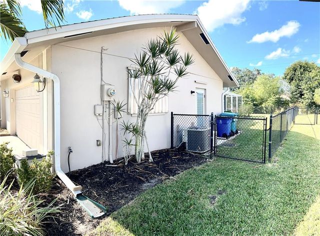 1406 S Larkwood SQ, Fort Myers, FL 33919
