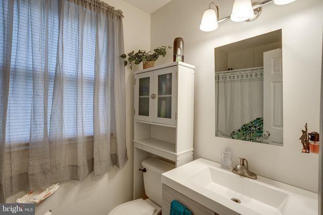 53 DELAWARE AVE, Sicklerville, NJ 08081