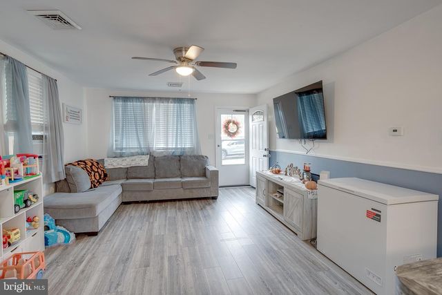 53 DELAWARE AVE, Sicklerville, NJ 08081