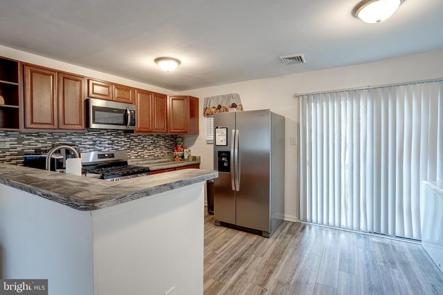 53 DELAWARE AVE, Sicklerville, NJ 08081
