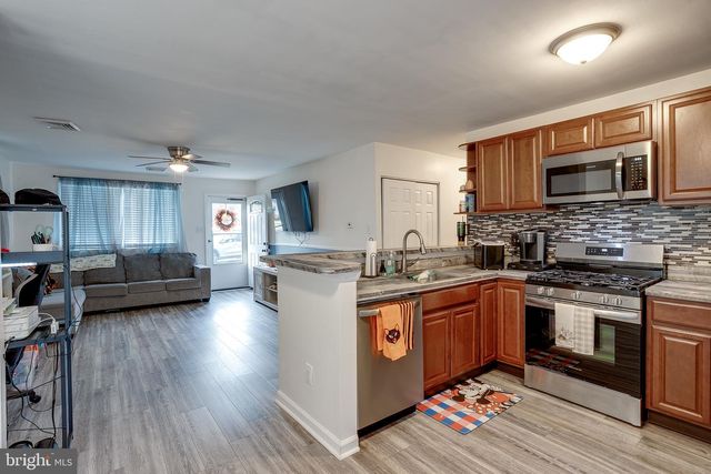 53 DELAWARE AVE, Sicklerville, NJ 08081