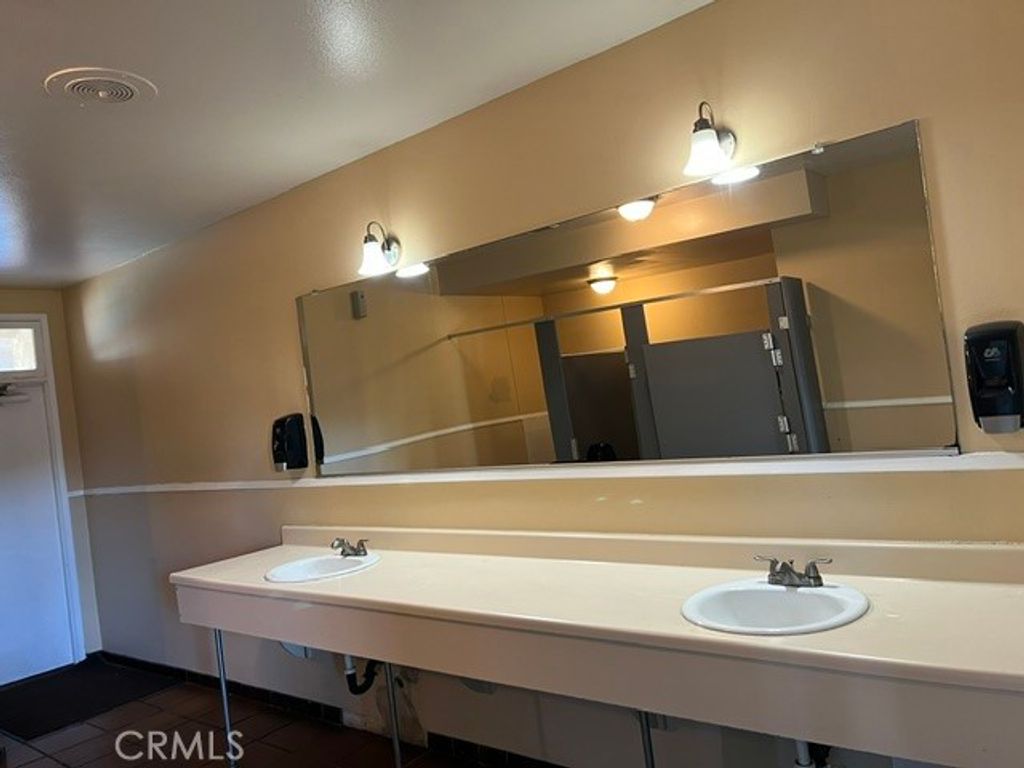 Image 24 of property listing at 3595 Santa Fe 239, Long Beach, CA 90810