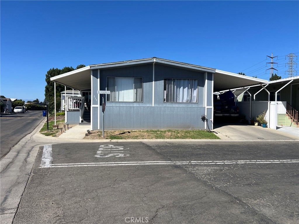 Image 3 of property listing at 3595 Santa Fe 239, Long Beach, CA 90810