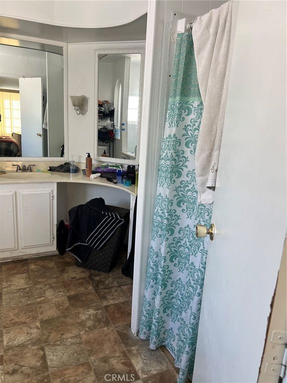 Image 9 of property listing at 3595 Santa Fe 239, Long Beach, CA 90810