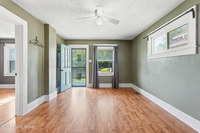 111 E Southern Heights Ave, Louisville, KY 40214