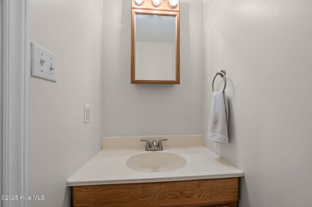 600 Pamlico River Drive, Washington, NC 27889