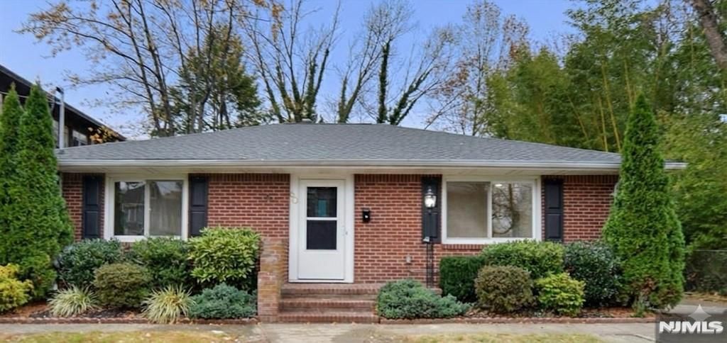 60 Poplar Avenue, Hackensack, NJ 07601