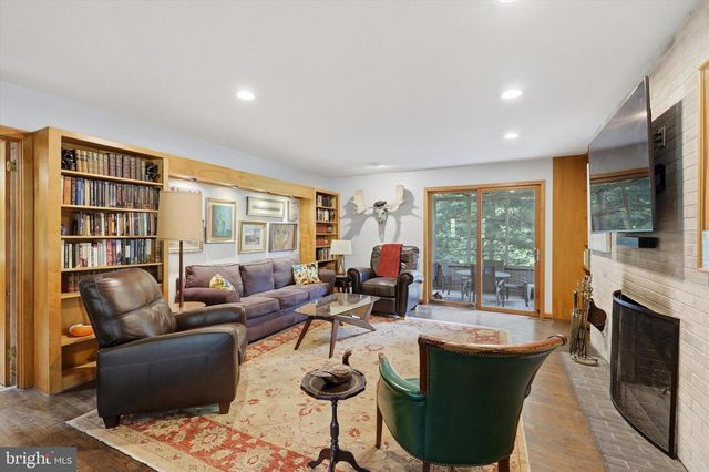 2045 WALLER DR, Huntingdon Valley, PA 19006
