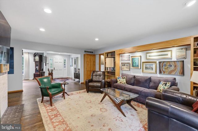 2045 WALLER DR, Huntingdon Valley, PA 19006