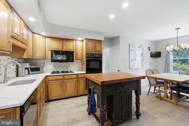 2045 WALLER DR, Huntingdon Valley, PA 19006