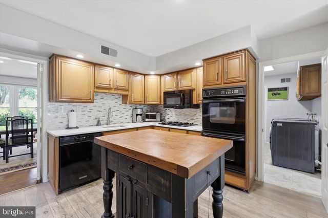 2045 WALLER DR, Huntingdon Valley, PA 19006