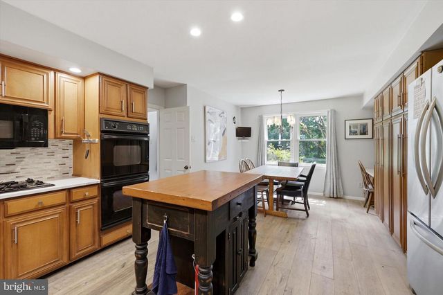2045 WALLER DR, Huntingdon Valley, PA 19006