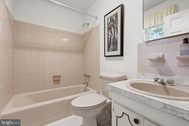 2045 WALLER DR, Huntingdon Valley, PA 19006