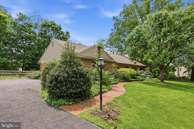 2045 WALLER DR, Huntingdon Valley, PA 19006