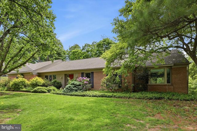 2045 WALLER DR, Huntingdon Valley, PA 19006