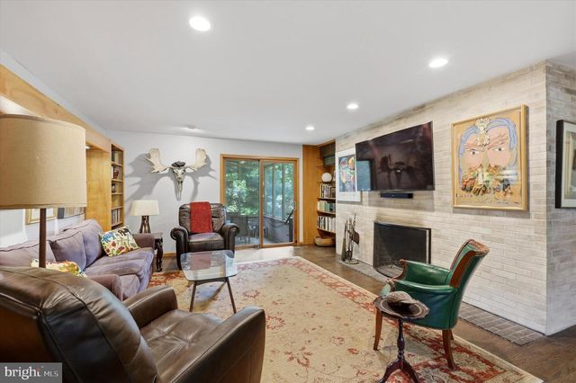2045 WALLER DR, Huntingdon Valley, PA 19006
