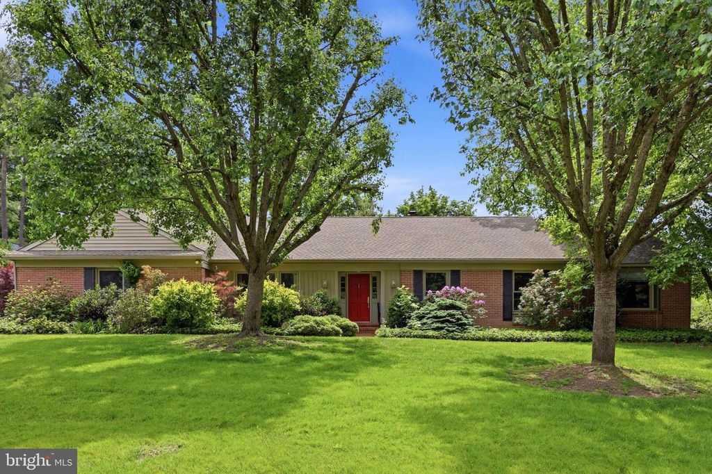 2045 WALLER DR, Huntingdon Valley, PA 19006