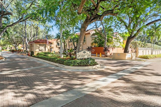 10206 SW 77th Ct, Miami, FL 33156