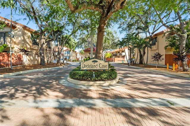 10206 SW 77th Ct, Miami, FL 33156