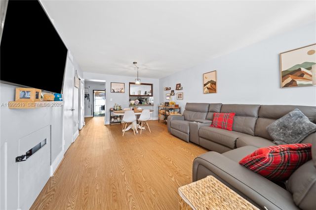 10206 SW 77th Ct, Miami, FL 33156