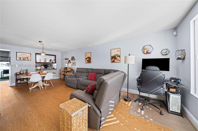 10206 SW 77th Ct, Miami, FL 33156