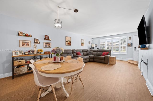 10206 SW 77th Ct, Miami, FL 33156