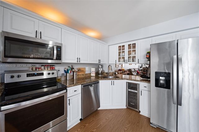 10206 SW 77th Ct, Miami, FL 33156