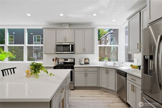 16616 NE 85th St, Redmond, WA 98052