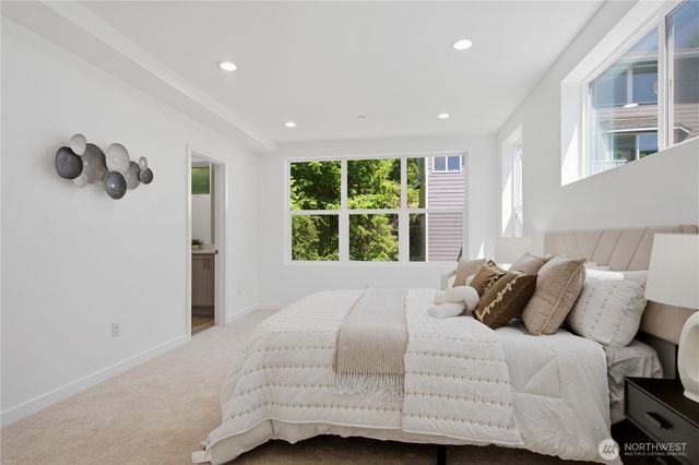 16616 NE 85th St, Redmond, WA 98052