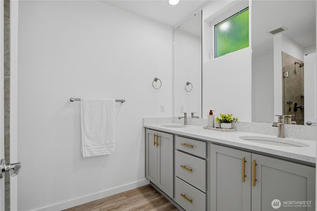 16616 NE 85th St, Redmond, WA 98052