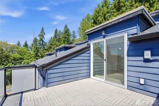 16616 NE 85th St, Redmond, WA 98052