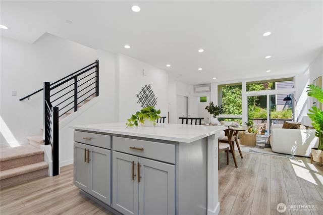 16616 NE 85th St, Redmond, WA 98052