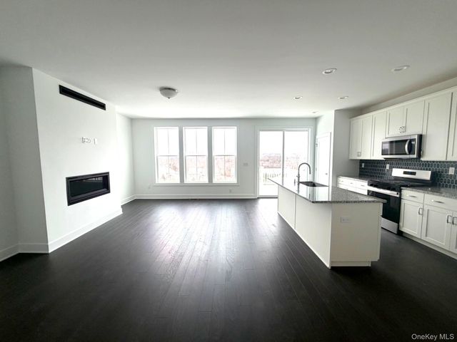 5125 Teaberry Lane 7, Fishkill, NY 12524