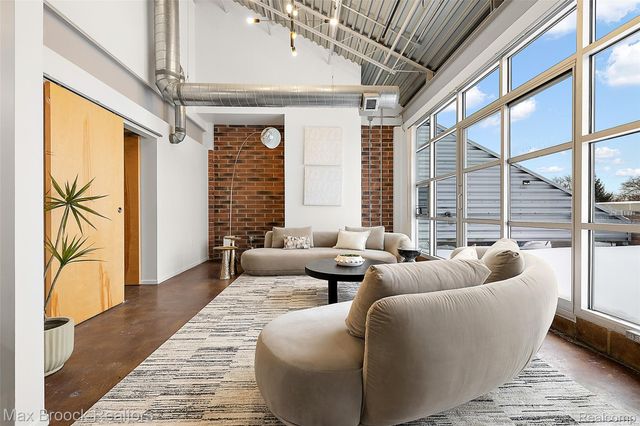 333 E Parent Avenue 40, Royal Oak, MI 48067