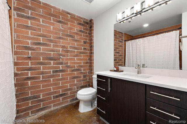 333 E Parent Avenue 40, Royal Oak, MI 48067