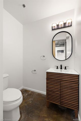 333 E Parent Avenue 40, Royal Oak, MI 48067