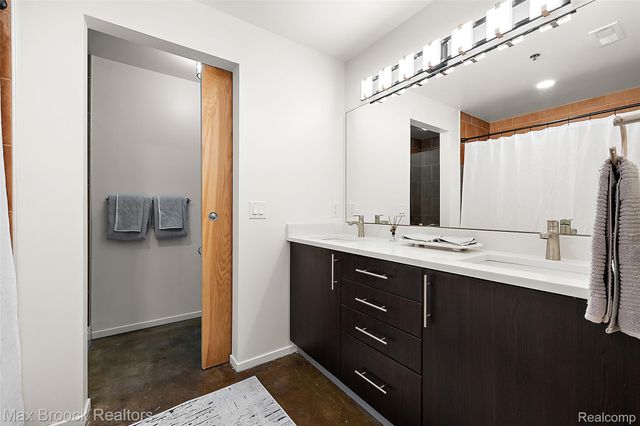 333 E Parent Avenue 40, Royal Oak, MI 48067