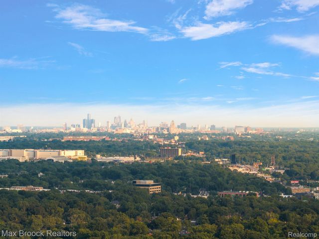 333 E Parent Avenue 40, Royal Oak, MI 48067