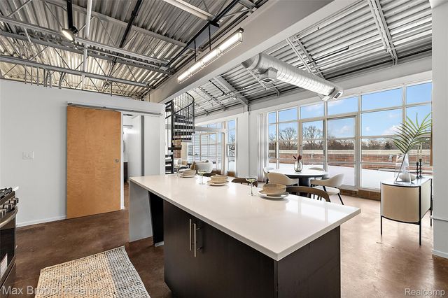 333 E Parent Avenue 40, Royal Oak, MI 48067