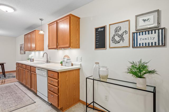 717 Grandview Way, Hudson, WI 54016