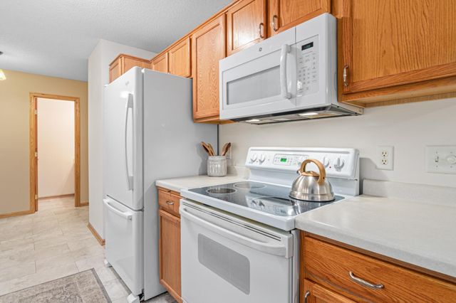 717 Grandview Way, Hudson, WI 54016