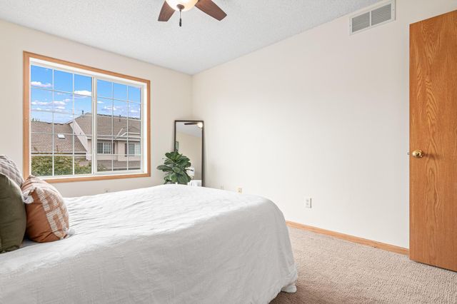717 Grandview Way, Hudson, WI 54016