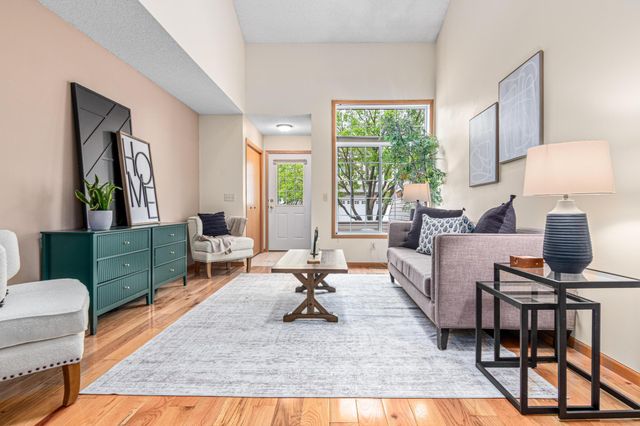 717 Grandview Way, Hudson, WI 54016