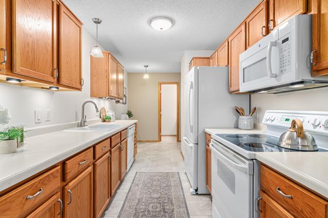 717 Grandview Way, Hudson, WI 54016
